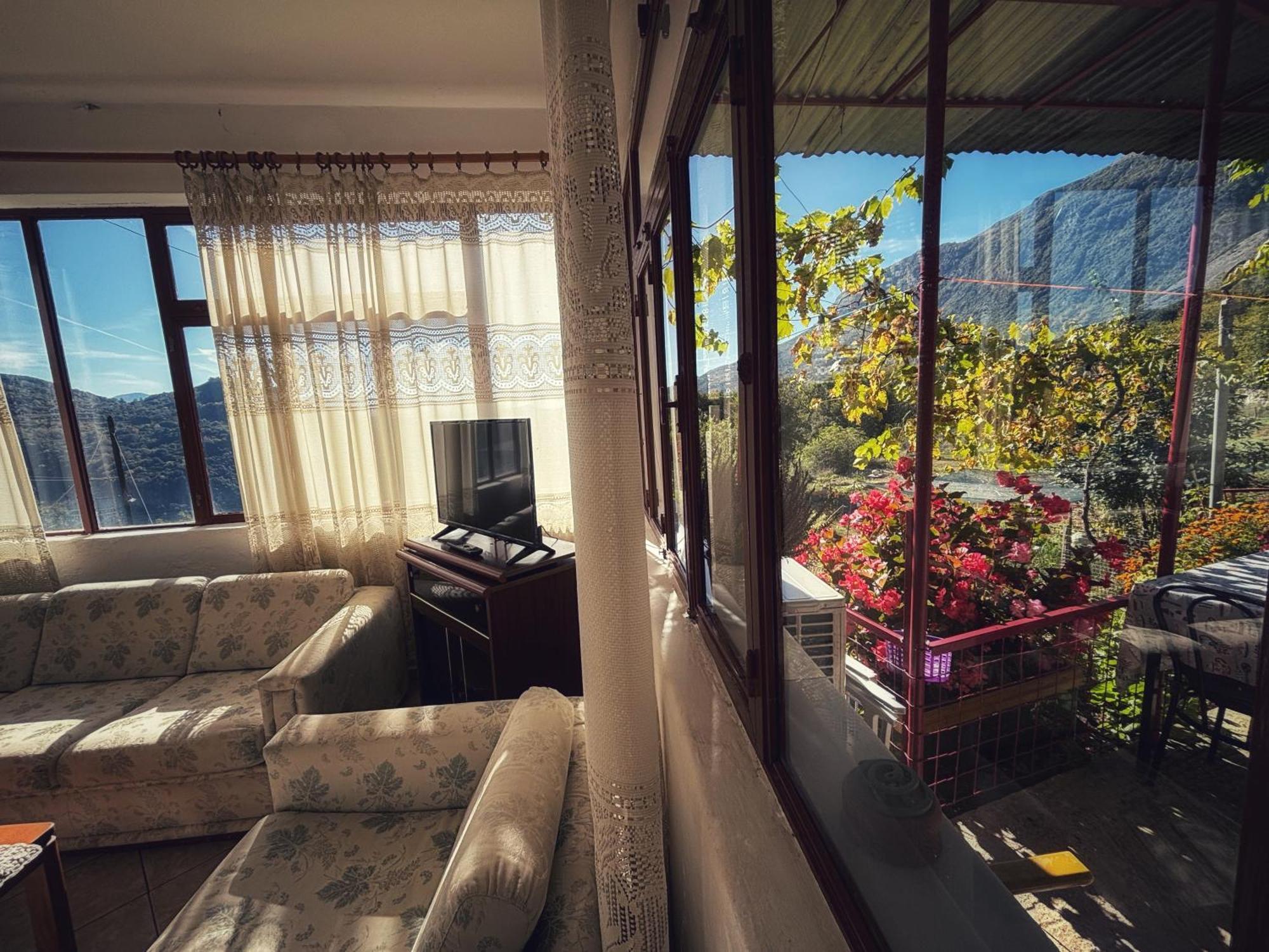 Georgaras Accommodation Platanoussa Exterior photo